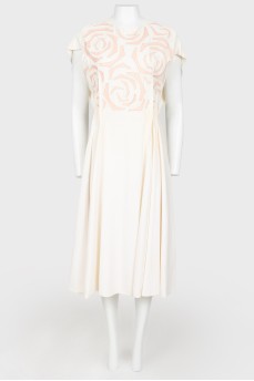 Молочна сукня зі шкіряними деталями рожевого кольору