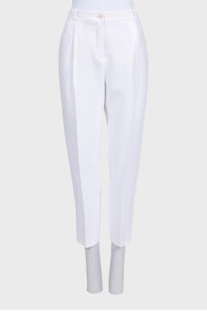 White tapered trousers with a zipper