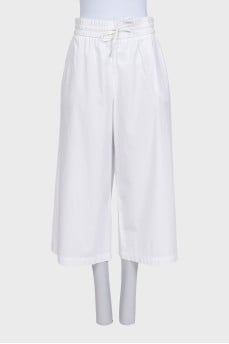 White cropped trousers with elastic waistband