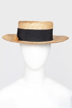 Straw hat with spike