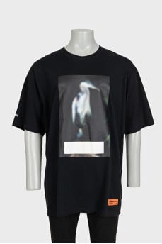 Men's black T-shirt with contrasting print