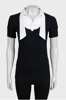 Black T-shirt with a white collar