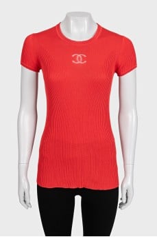 Red fitted t-shirt with logo