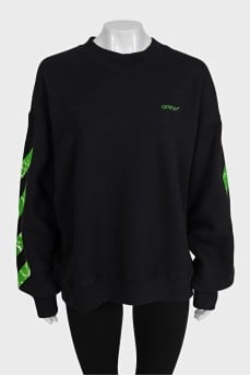 Черный oversize свитшот в принт