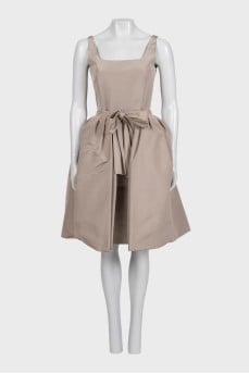 Gray dress with tie-up peplum
