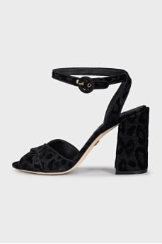 Fabric sandals with a patterned heel