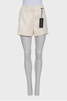 Straight shorts with pockets with tag