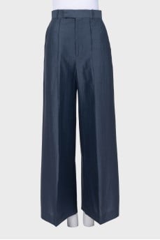 Wide-leg trousers with creases and tag