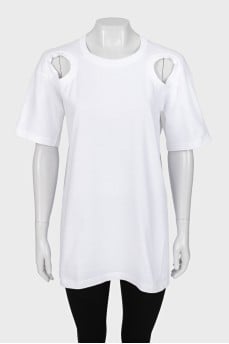 T-shirt with cutout shoulders and tag