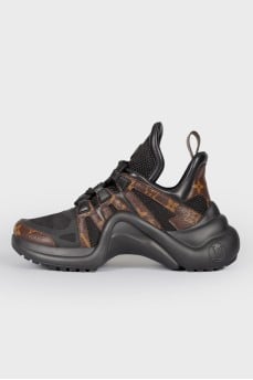 Black-brown leather sneakers with a bend on the sole