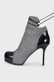 Ankle boots with heels and laces