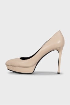 Beige high-heeled pumps