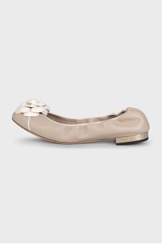 Beige ballet flats decorated with a flower