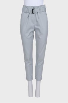 High-waist cropped trousers with a belt