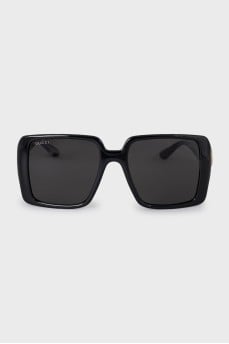 Square frame sunglasses with gold logo
