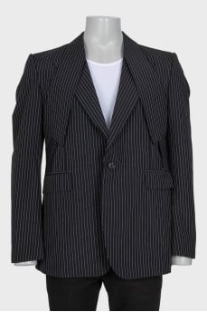 Мужской костюм в полосатый принт однобортного кроя