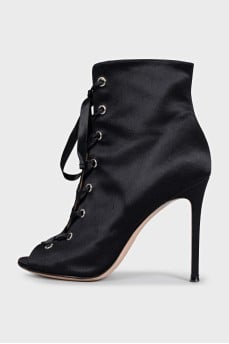 Textile ankle boots with heels and laces