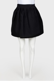 Black skirt on the smell