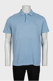Men's light blue polo shirt with a straight cut