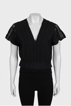 Cropped blouse decorated with lace and tag