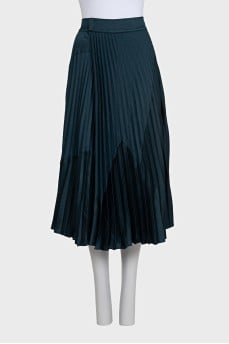 Green pleated skirt with tag