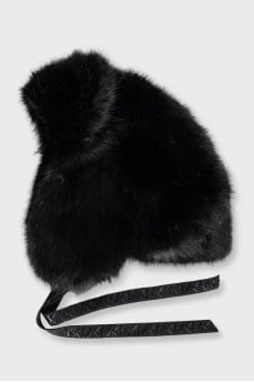 Black eco-fur hat with tag