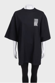 Чорна oversize футболка з білим принтом на спині
