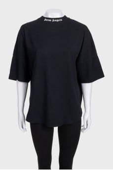 Чорна футболка oversize з лого
