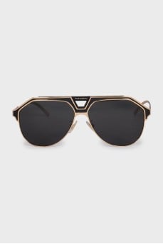 Sunglasses with black inserts and logo