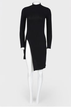 Tight dress with a slit on the hip