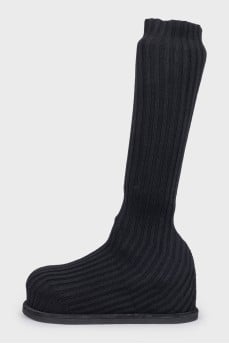Black ribbed canvas boots
