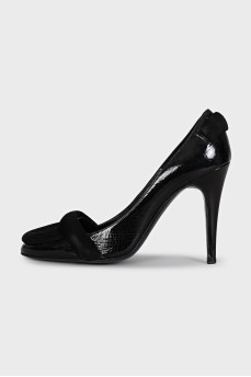 Black patent leather heeled shoes with suede trim
