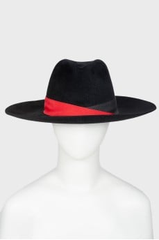 Wide brim hat