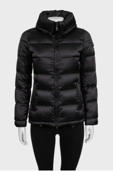 Black quilted down jacket with a fitted fit and logo