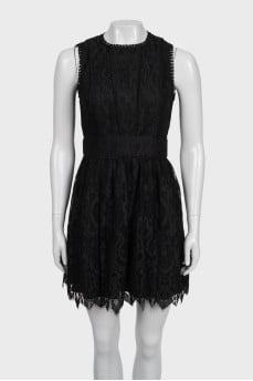 Lace fitted dress with a zipper at the back