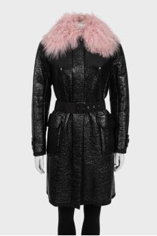 Black fitted coat with fur