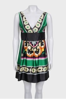 Sleeveless silk dress with V-neck