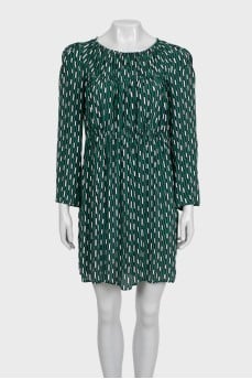 A straight-cut dress with printed sleeves