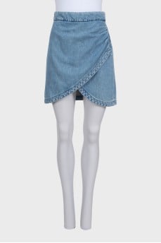 Blue denim skirt with a zipper