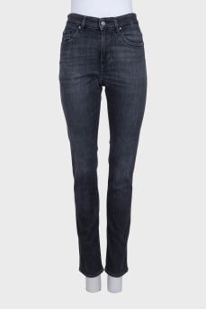 Men's mid-rise straight-leg jeans