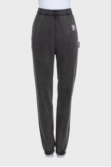 Sports pants with logo