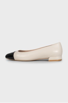 Two-tone patent toe ballet flats