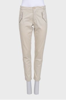Beige tapered trousers with pockets