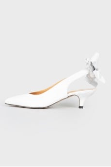 White leather shoes with a bow in the back