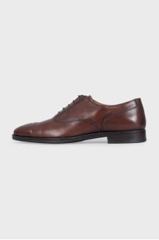 Men's brown leather shoes with perforated toes