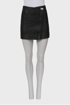 Black leather skirt with a silver zipper