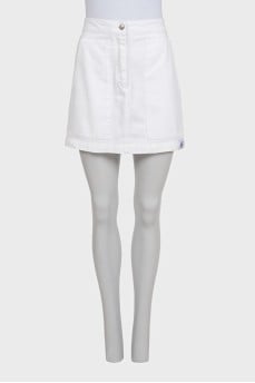 Denim skirt with a zipper and patch pockets