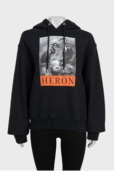 Черное худи oversize кроя с принтом