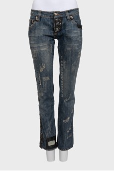 Blue jeans with embellishments on the mid-rise