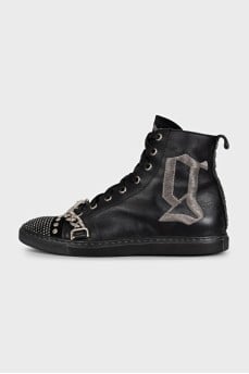 High-top sneakers decorated with embroidery and rhinestones